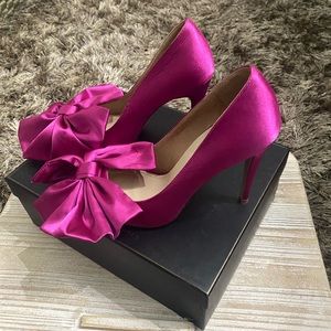 COPY - Fuchsia Bow Satin Heels like new